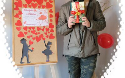 Przez książkę do serca. Walentynki w bibliotece.