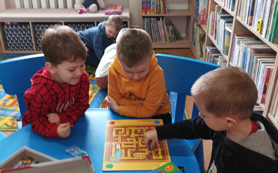 Odwiedziny przedszkolaków w bibliotece.