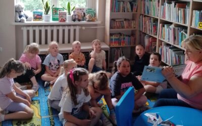 Grupa ,,Motylki” w bibliotece.