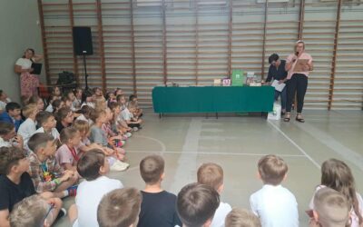 Uroczyste wręczenie nagród zwycięzcom Klasowego Wyzwania Czytelniczego.