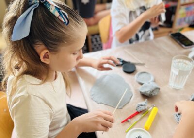 Warsztaty lepienia z gliny