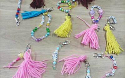 Noc Bibliotek ,, Do dzieła”-breloczki z koralików